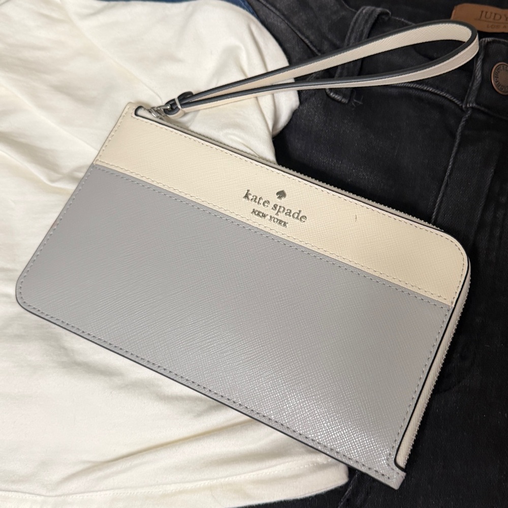 Kate Spade New York Gray and White Leather Lucy Wristlet Wallet NWOT